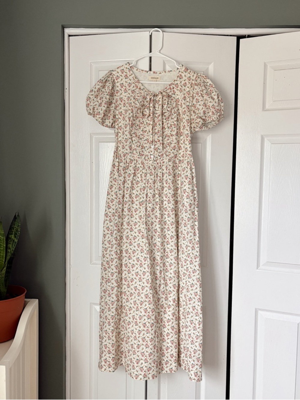 Roolee Floral Puffed Sleeve Dress